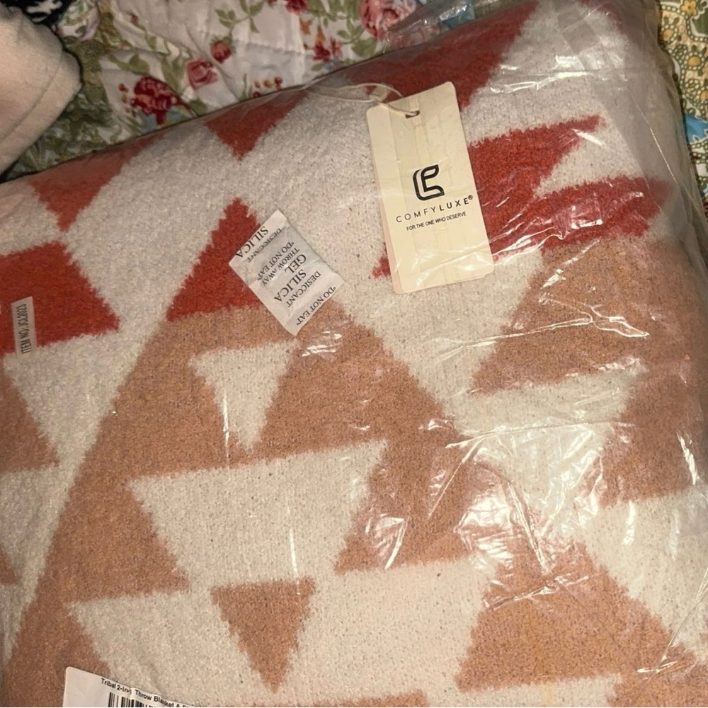 Geometric Throw Blanket - Cream and Tan